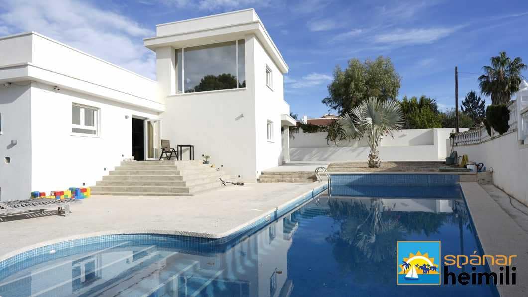 4 bedroom Villa for sale in Rojales with pool - € 661,000 (Ref: 9404335)