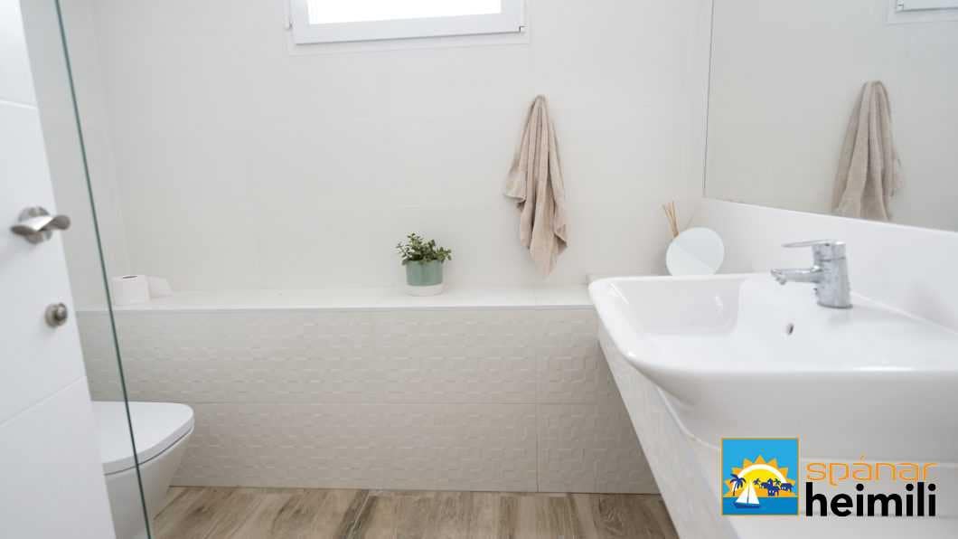 4 bedroom Villa for sale in Rojales with pool - € 661,000 (Ref: 9404335)