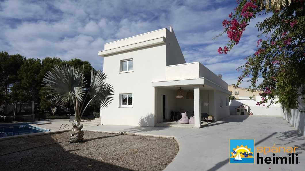 4 bedroom Villa for sale in Rojales with pool - € 661,000 (Ref: 9404335)