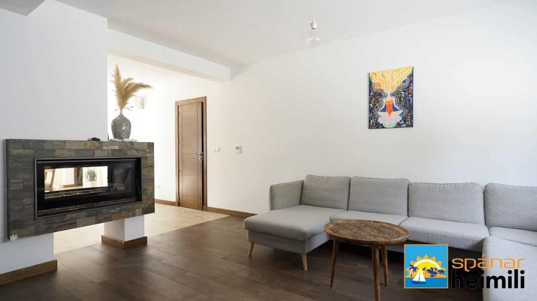 4 bedroom Villa for sale in Rojales with pool - € 661,000 (Ref: 9404335)