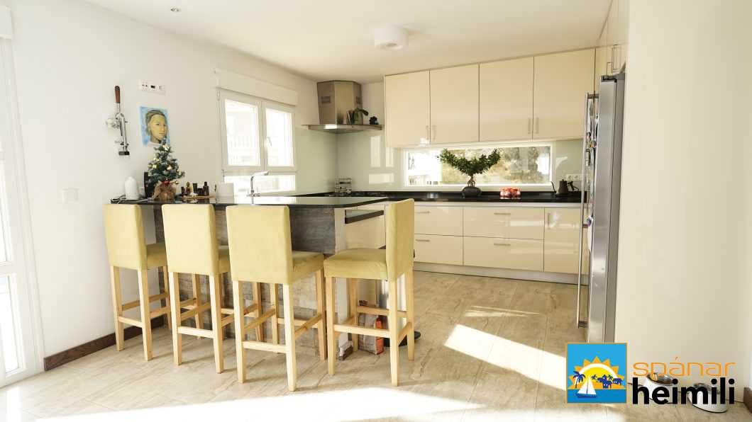 4 bedroom Villa for sale in Rojales with pool - € 661,000 (Ref: 9404335)