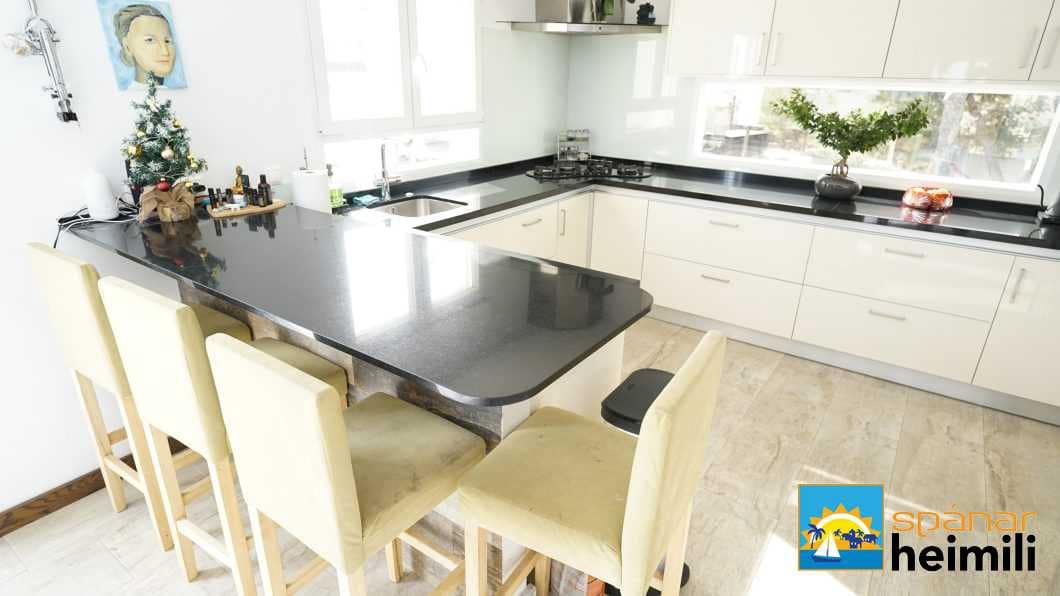 4 bedroom Villa for sale in Rojales with pool - € 661,000 (Ref: 9404335)