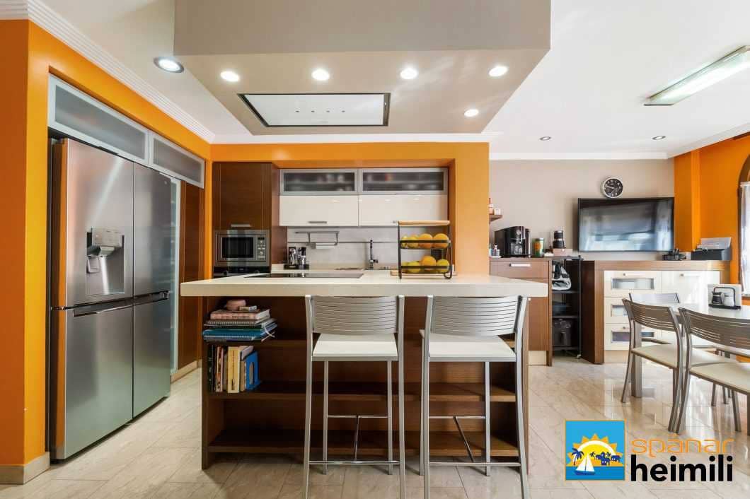 3 bedroom Villa for sale in Orihuela with pool - € 580,000 (Ref: 9404343)