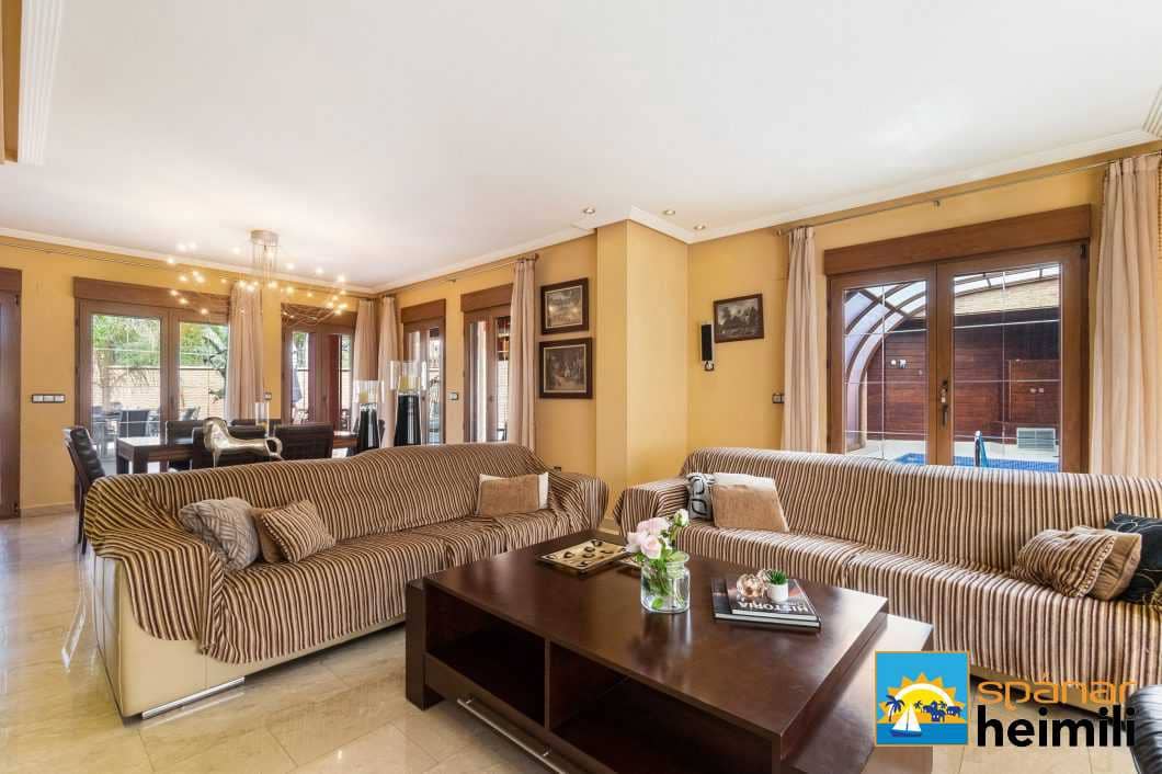 3 bedroom Villa for sale in Orihuela with pool - € 580,000 (Ref: 9404343)