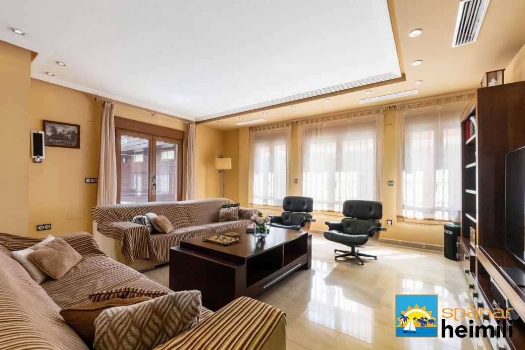 3 bedroom Villa for sale in Orihuela with pool - € 580,000 (Ref: 9404343)