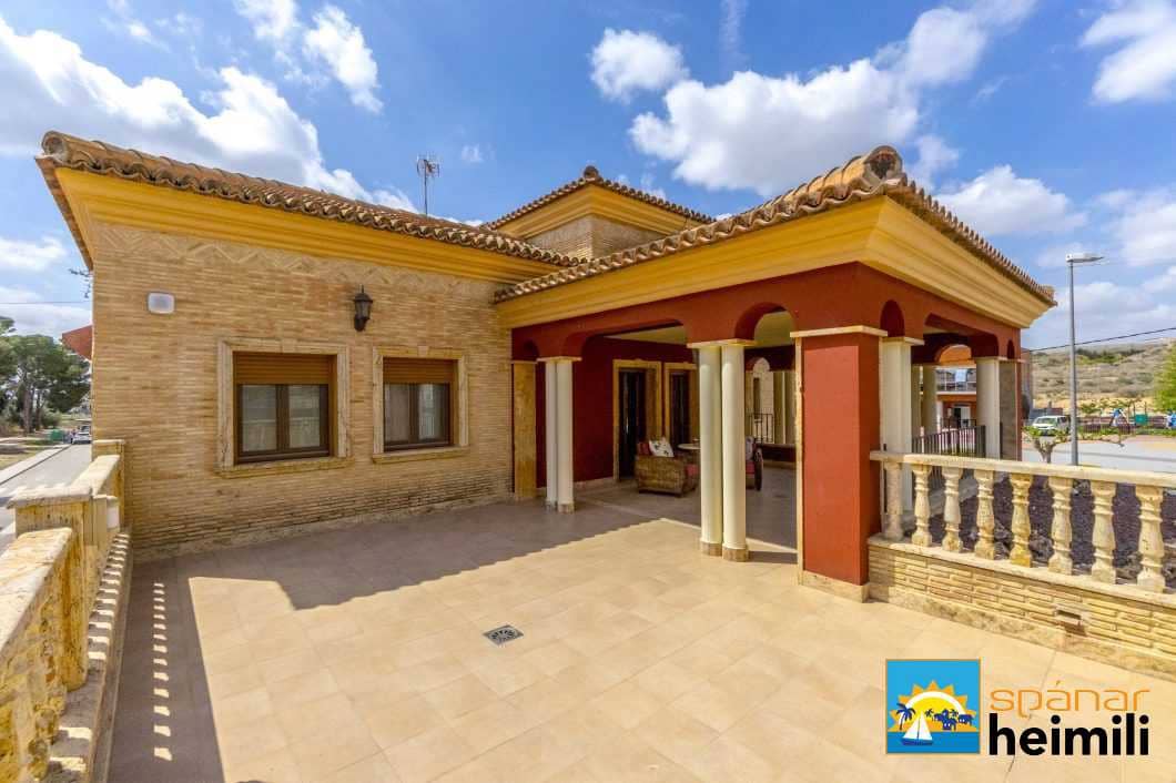 3 bedroom Villa for sale in Orihuela with pool - € 580,000 (Ref: 9404343)