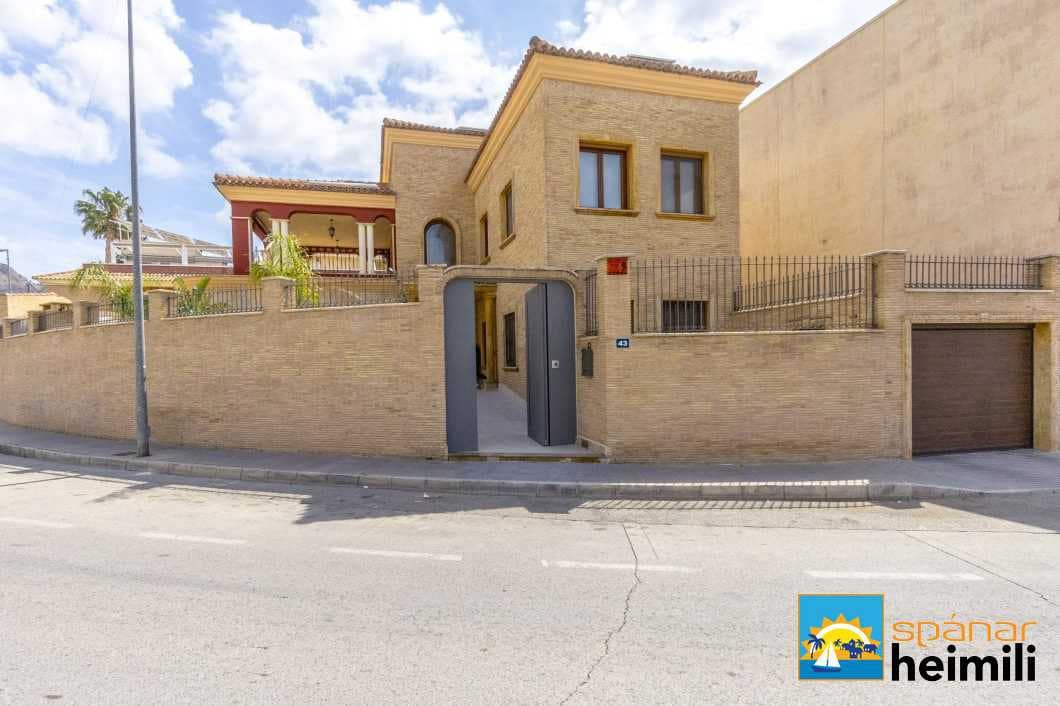 3 bedroom Villa for sale in Orihuela with pool - € 580,000 (Ref: 9404343)