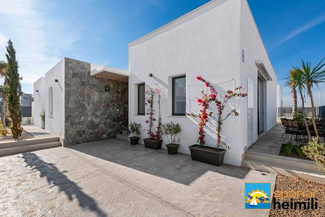 3 bedroom Villa for sale in Mar de Cristal with pool - € 549,000 (Ref: 9404346)