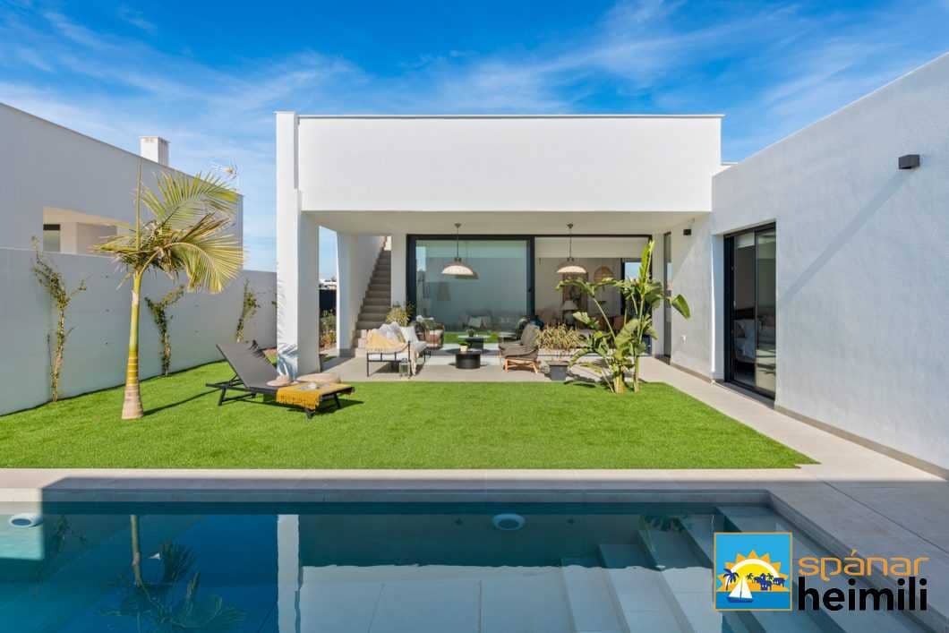 3 bedroom Villa for sale in Mar de Cristal with pool - € 549,000 (Ref: 9404346)