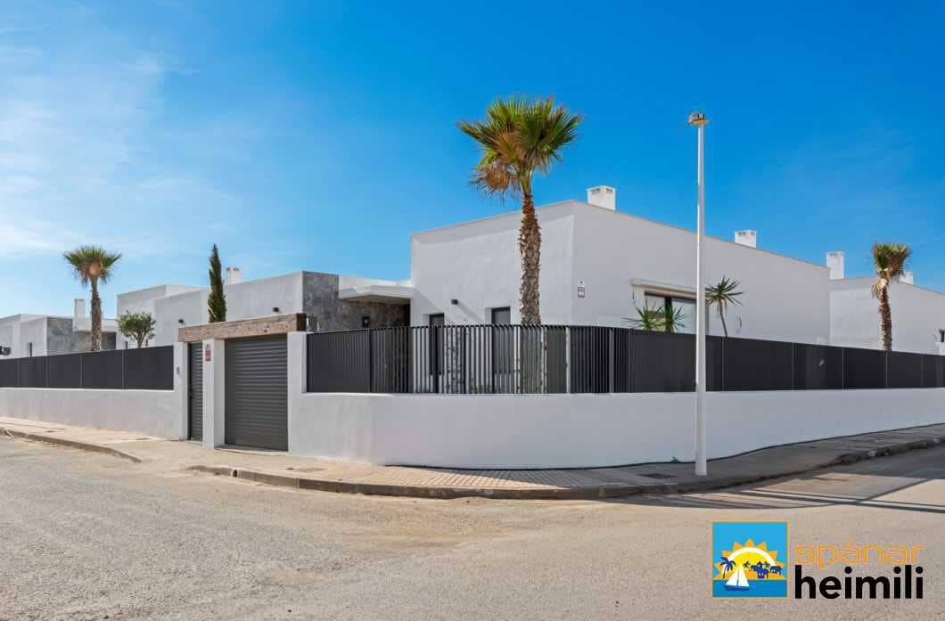 3 bedroom Villa for sale in Mar de Cristal with pool - € 549,000 (Ref: 9404346)