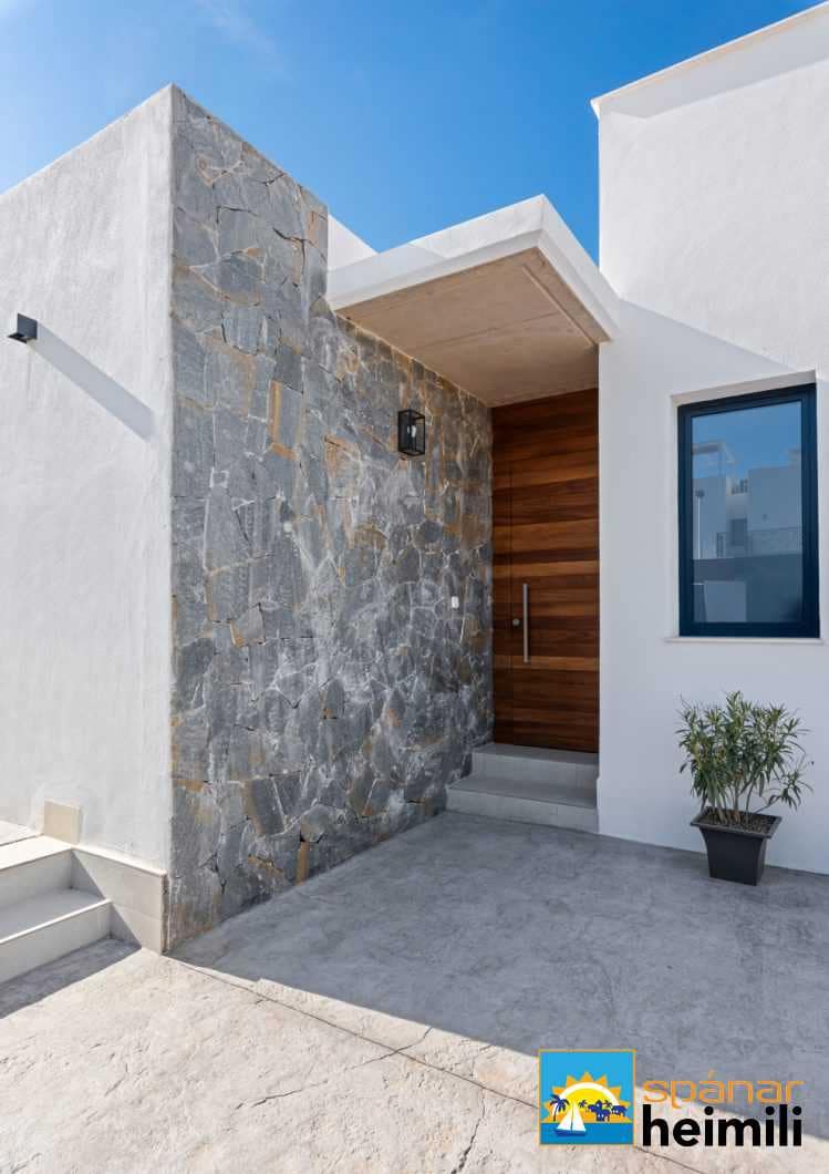 3 bedroom Villa for sale in Mar de Cristal with pool - € 549,000 (Ref: 9404346)