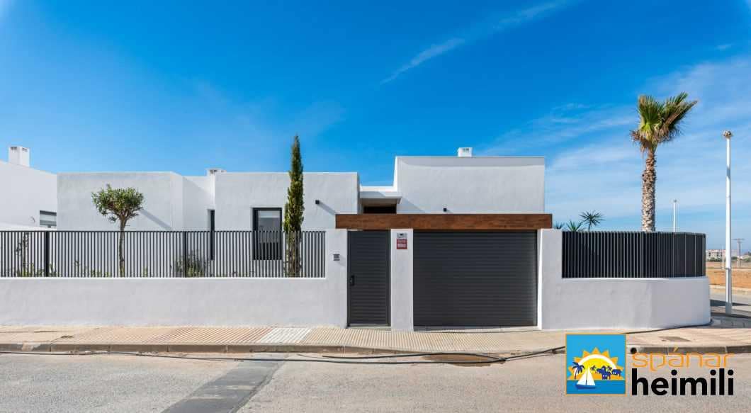 3 bedroom Villa for sale in Mar de Cristal with pool - € 549,000 (Ref: 9404346)