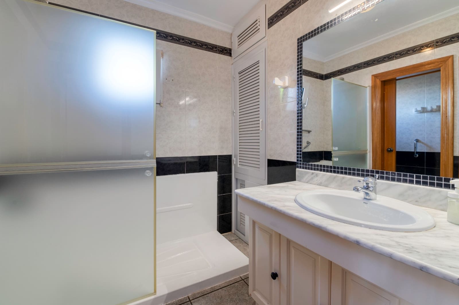 Chalet de 7 habitaciones en Playa Honda en venta con piscina - 895.000 € (Ref: 9404356)