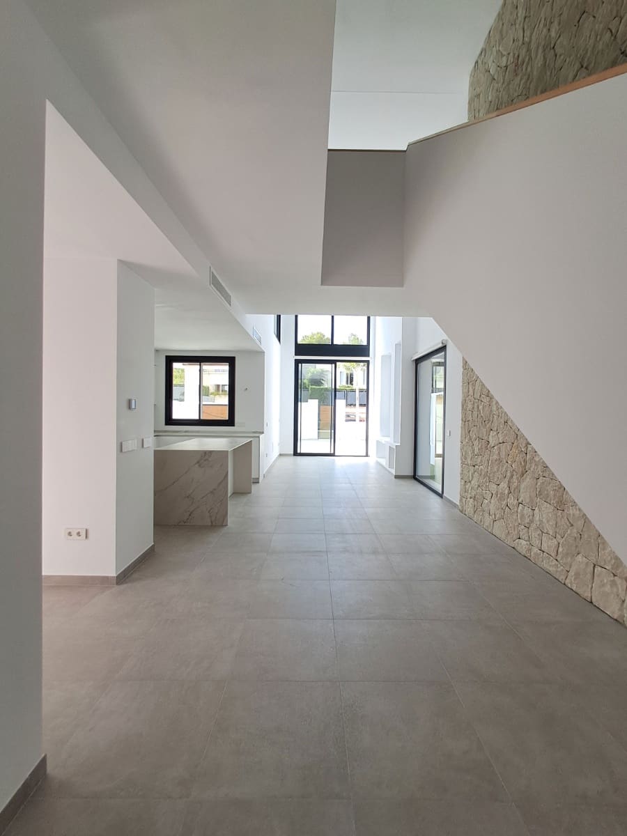 4 bedroom Villa for sale in Albir with pool - € 875,000 (Ref: 9404359)