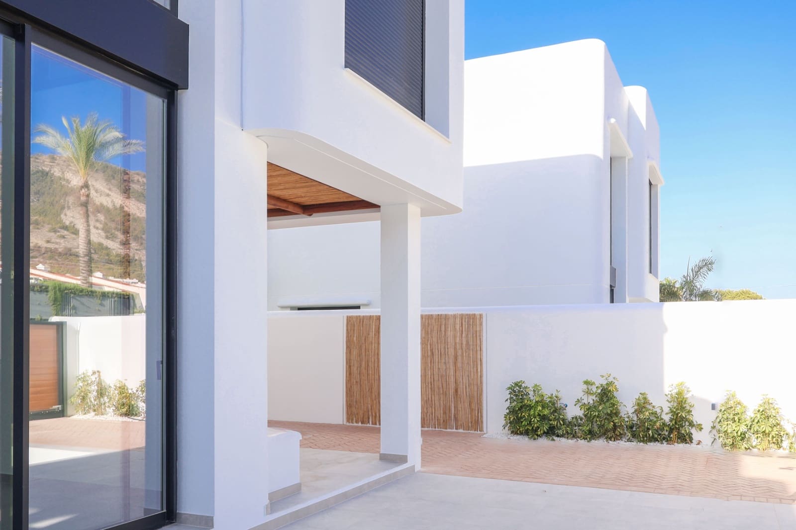 4 bedroom Villa for sale in Albir with pool - € 875,000 (Ref: 9404359)