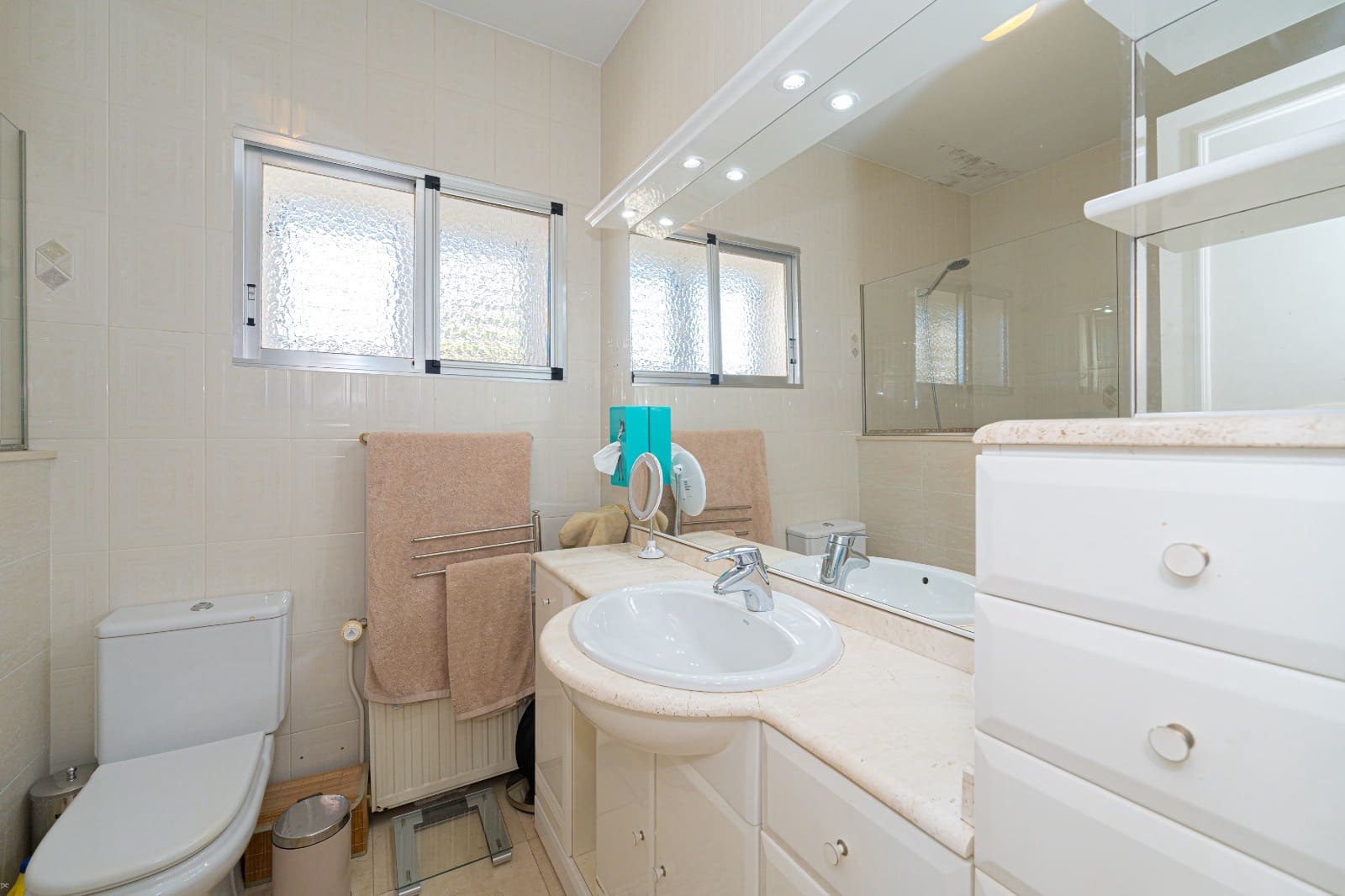 3 bedroom Villa for sale in La Nucia with pool - € 625,000 (Ref: 9404380)