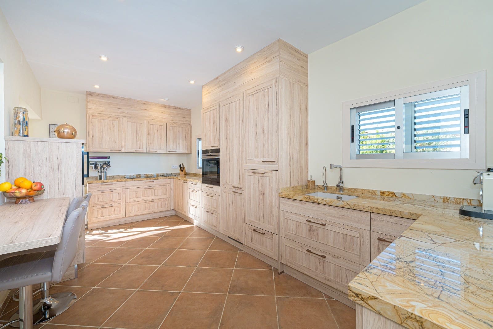 3 bedroom Villa for sale in La Nucia with pool - € 625,000 (Ref: 9404380)