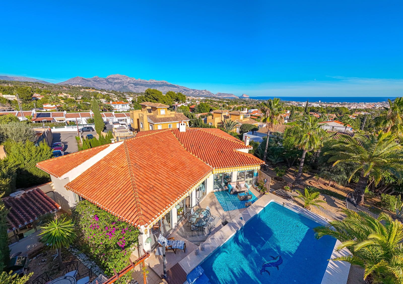 3 bedroom Villa for sale in La Nucia with pool - € 625,000 (Ref: 9404380)