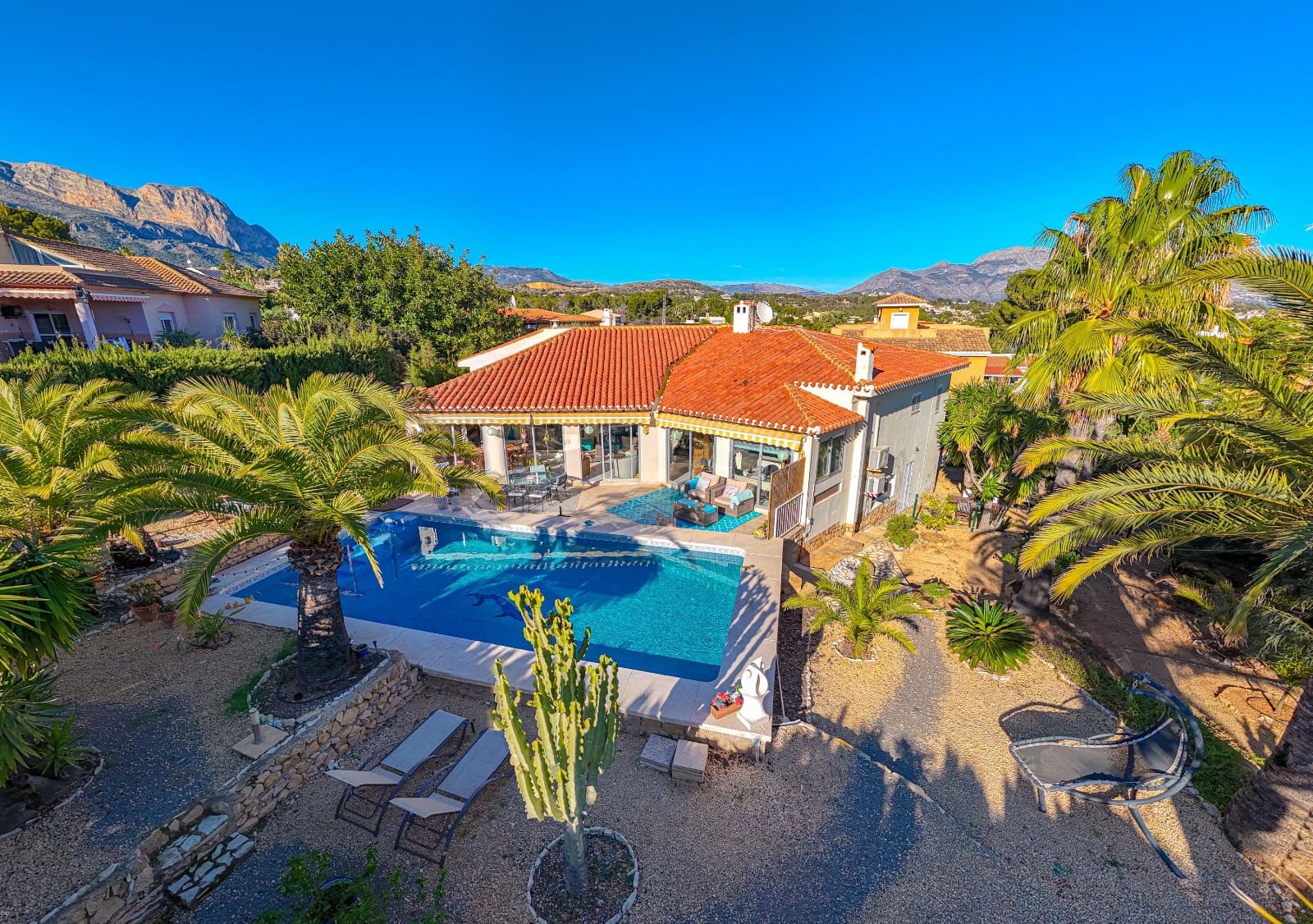 3 bedroom Villa for sale in La Nucia with pool - € 625,000 (Ref: 9404380)