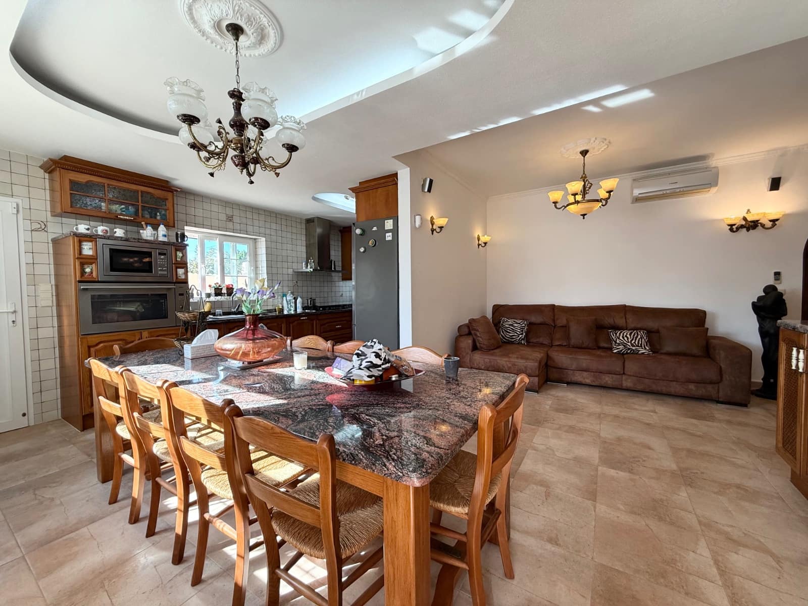 6 quarto Moradia para venda em Los Alcazares com piscina - 1 090 000 € (Ref: 9421754)