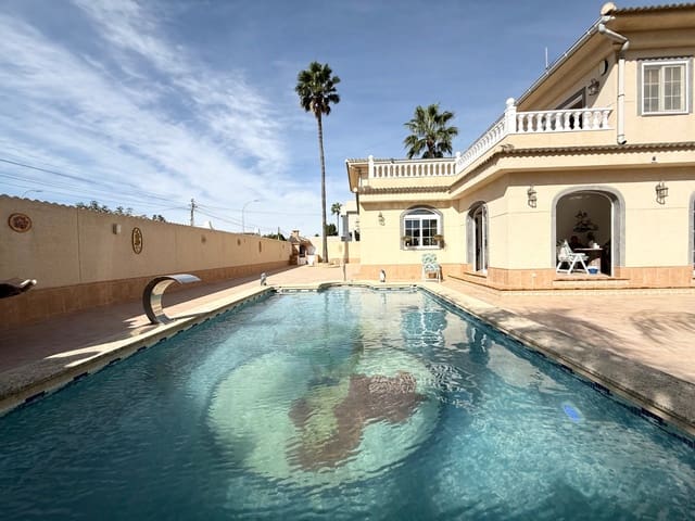 6 quarto Moradia para venda em Los Alcázares com piscina - 1 090 000 € (Ref: 9421754)