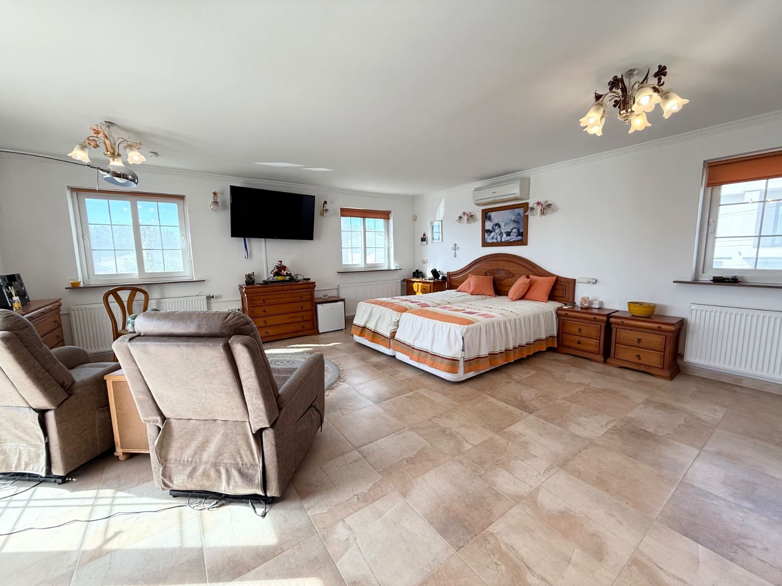 6 quarto Moradia para venda em Los Alcazares com piscina - 1 090 000 € (Ref: 9421754)