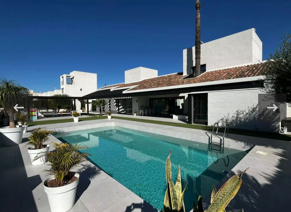 4 bedroom Villa for sale in Sucina with pool - € 995,000 (Ref: 9426421)