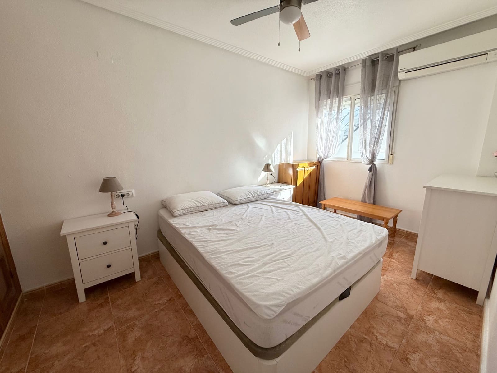 2 quarto Apartamento para venda em Torrevieja - 129 000 € (Ref: 9432599)