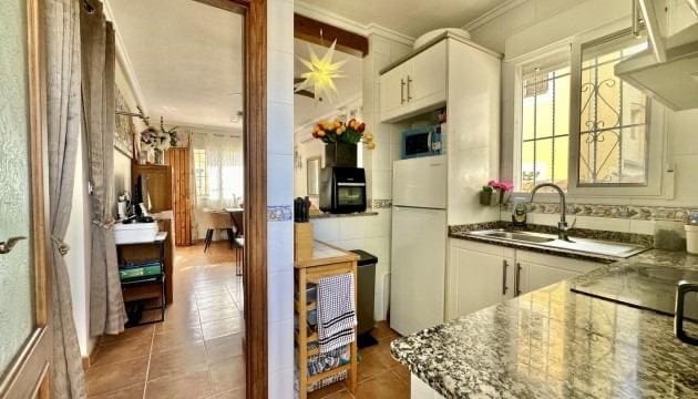 3 soveværelse Byhus til salg i Torrevieja med swimmingpool - € 189.000 (Ref: 9460652)