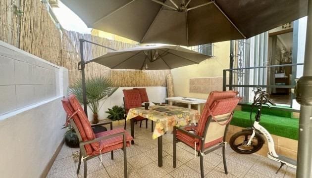 3 soveværelse Byhus til salg i Torrevieja med swimmingpool - € 189.000 (Ref: 9460652)