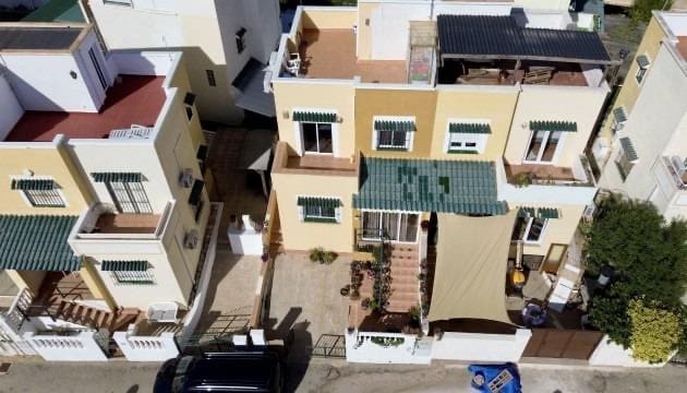3 soveværelse Byhus til salg i Torrevieja med swimmingpool - € 189.000 (Ref: 9460652)