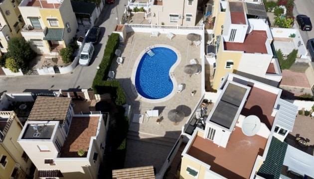 3 soveværelse Byhus til salg i Torrevieja med swimmingpool - € 189.000 (Ref: 9460652)
