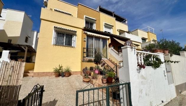 3 soveværelse Byhus til salg i Los Balcones - Los Altos, Torrevieja med swimmingpool - € 189.000 (Ref: 9460652)
