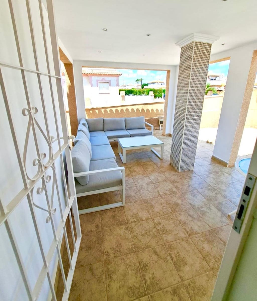 2 bedroom Villa for sale in Playa Flamenca with pool - € 264,000 (Ref: 9460714)