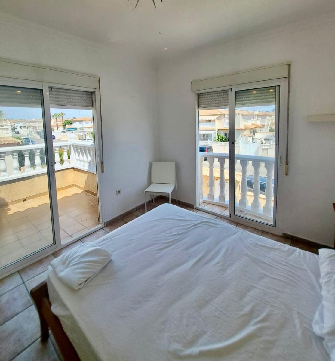 2 bedroom Villa for sale in Playa Flamenca with pool - € 264,000 (Ref: 9460714)