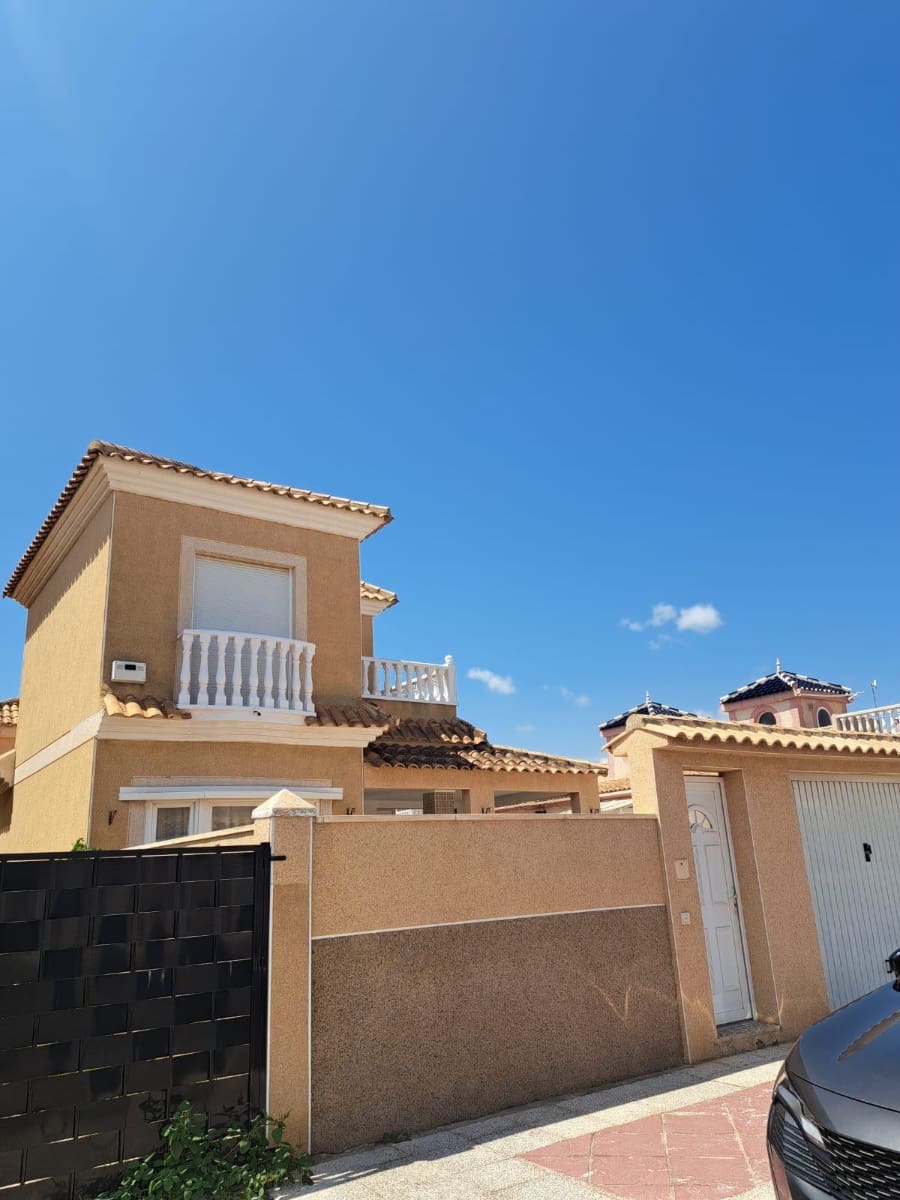 2 bedroom Villa for sale in Playa Flamenca with pool - € 264,000 (Ref: 9460714)