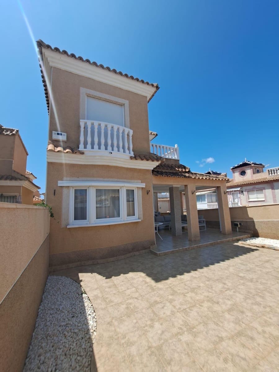 2 bedroom Villa for sale in Playa Flamenca with pool - € 264,000 (Ref: 9460714)