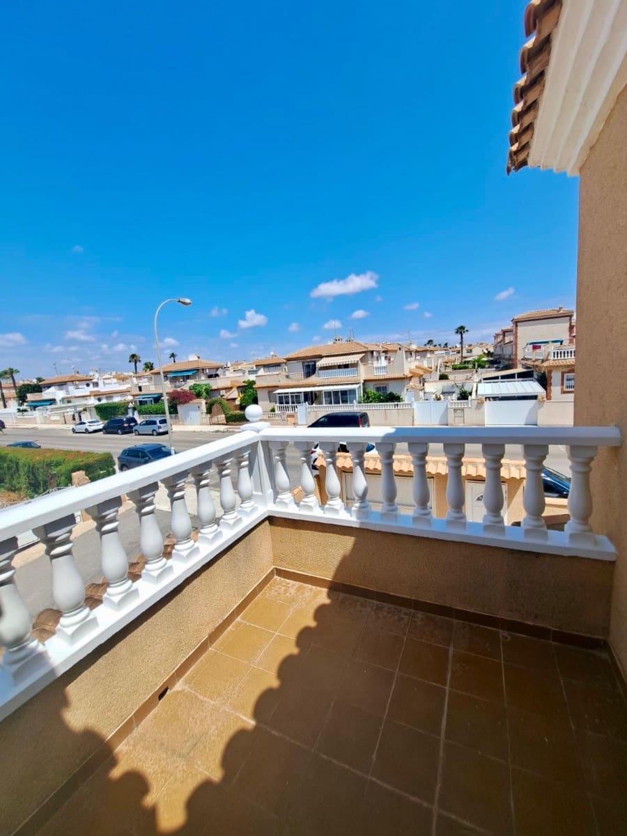 2 bedroom Villa for sale in Playa Flamenca with pool - € 264,000 (Ref: 9460714)
