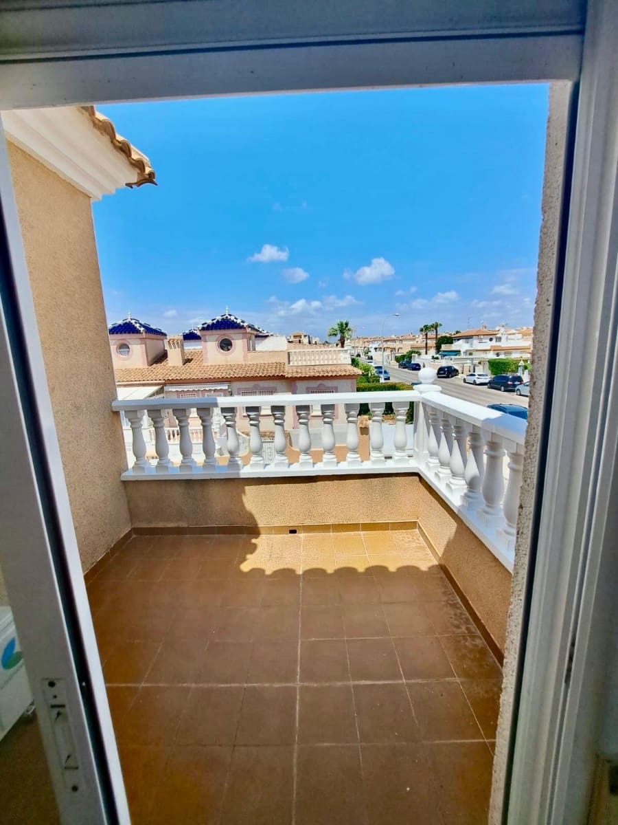 2 bedroom Villa for sale in Playa Flamenca with pool - € 264,000 (Ref: 9460714)