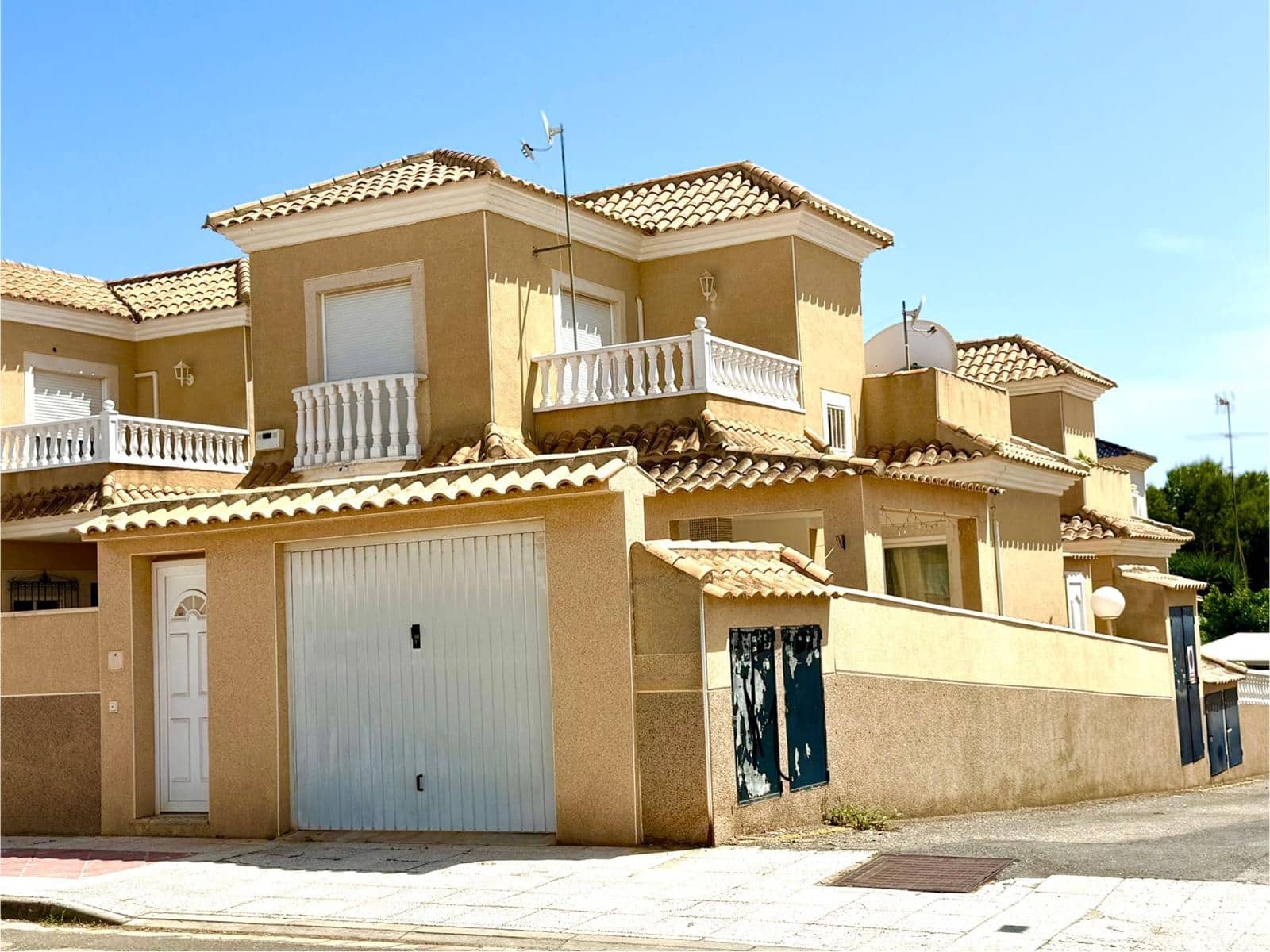 2 bedroom Villa for sale in Playa Flamenca with pool - € 264,000 (Ref: 9460714)