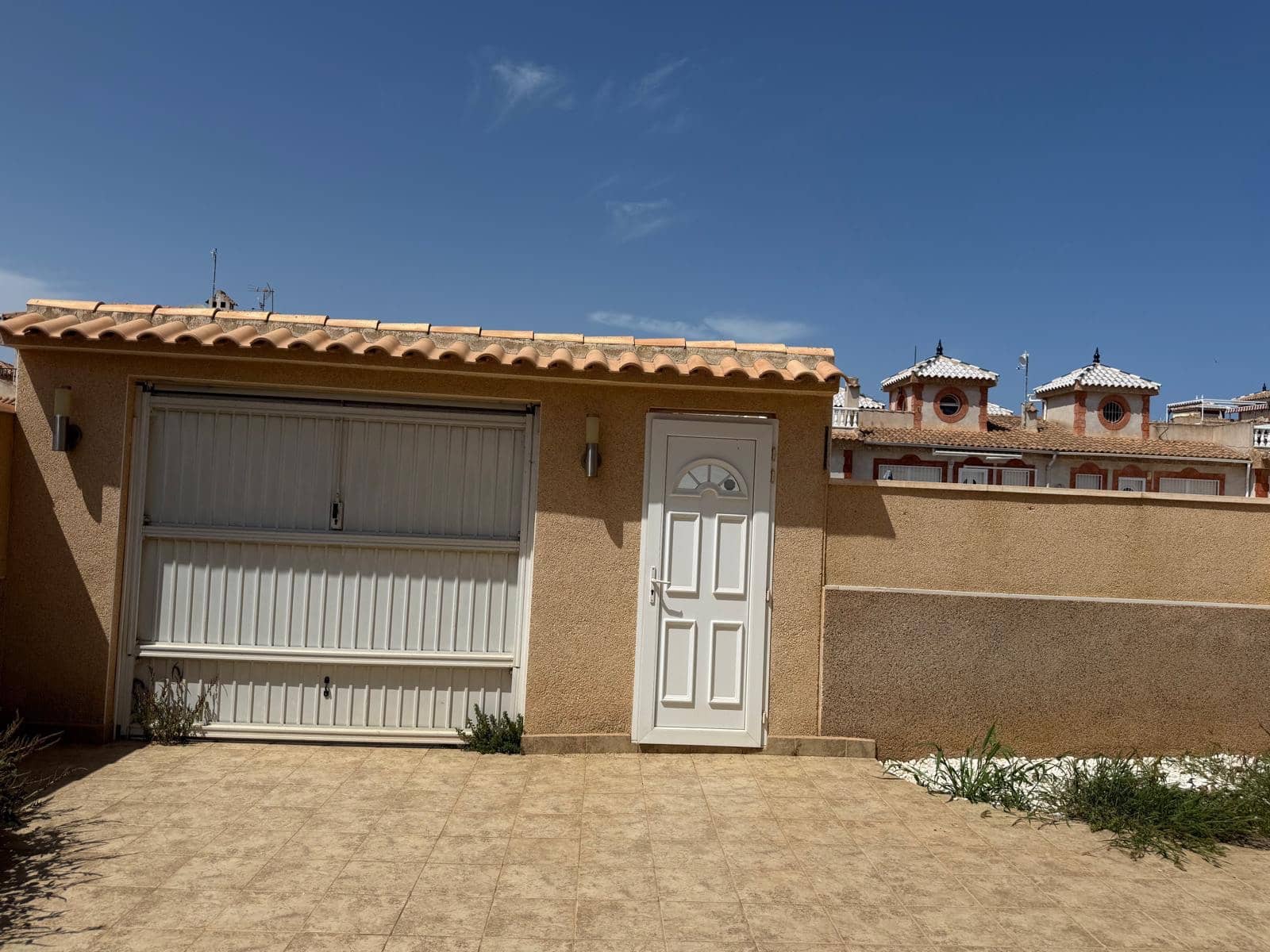 2 bedroom Villa for sale in Playa Flamenca with pool - € 264,000 (Ref: 9460714)