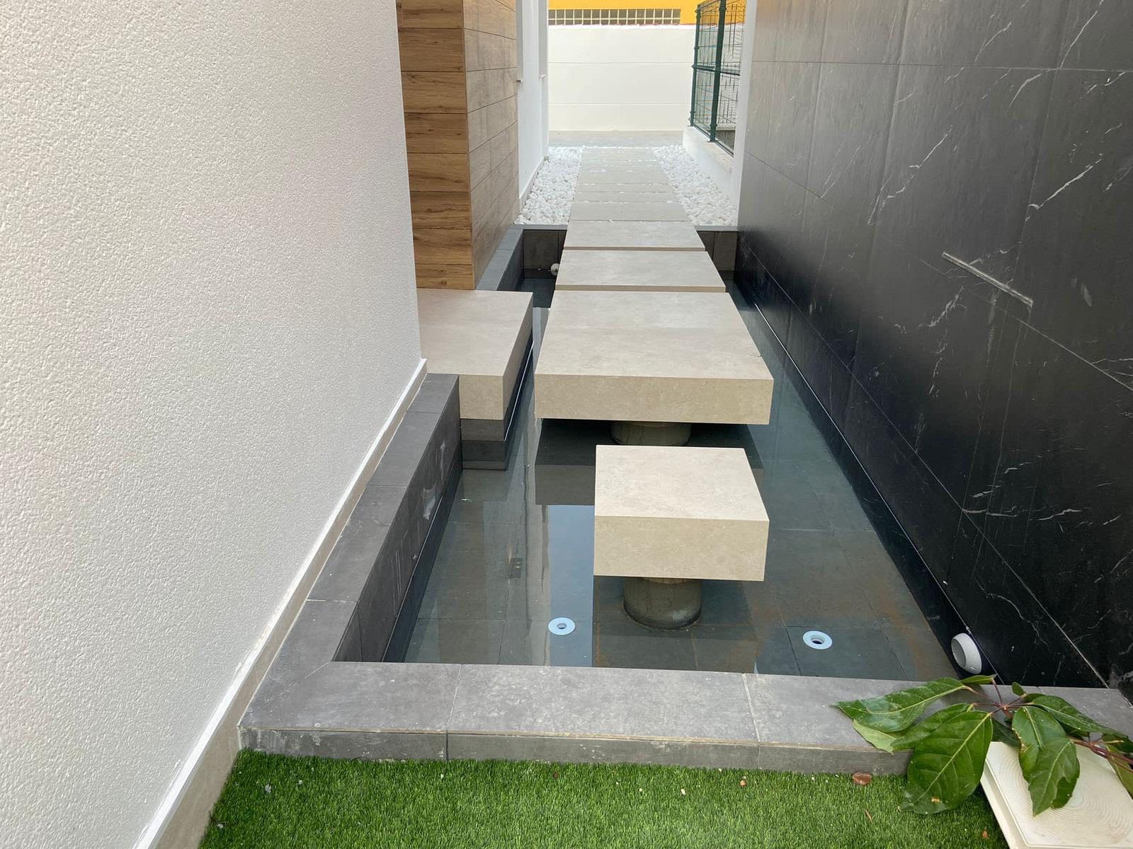 Chalet de 3 habitaciones en Torrevieja en venta con piscina - 750.000 € (Ref: 9469937)