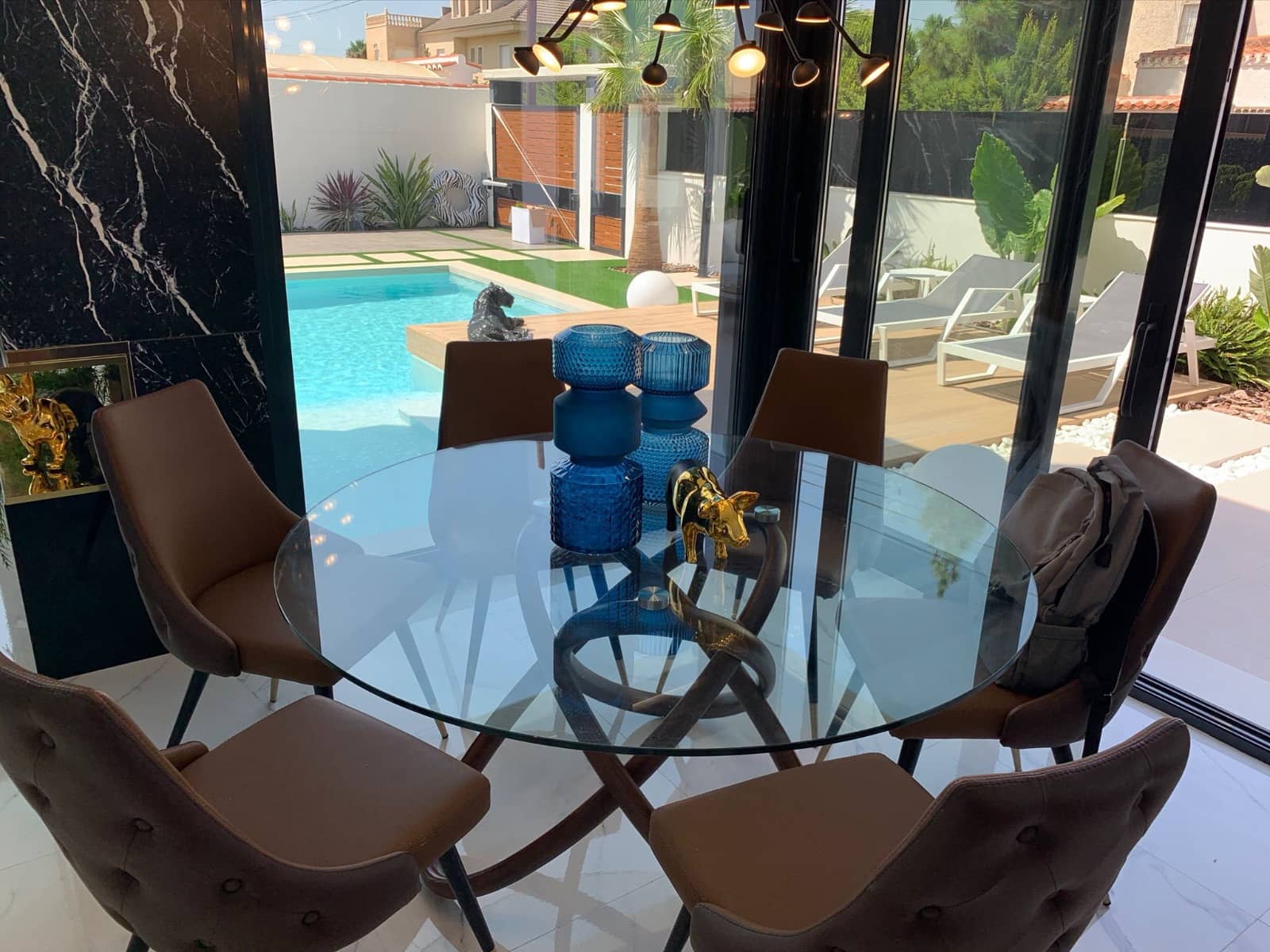 Chalet de 3 habitaciones en Torrevieja en venta con piscina - 750.000 € (Ref: 9469937)