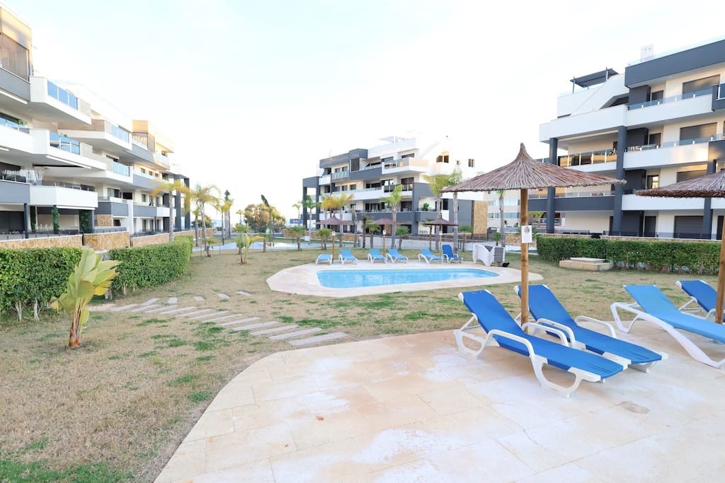2 bedroom Apartment for sale in Playa Flamenca with pool - € 378,000 (Ref: 9510235)