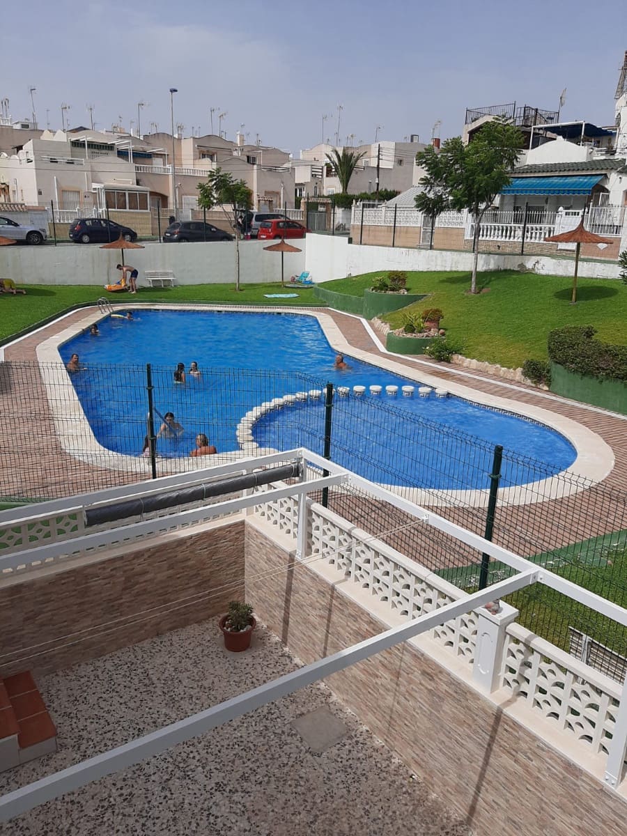1 slaapkamer Bungalow te koop in Torrevieja met zwembad - € 120.000 (Ref: 9521836)