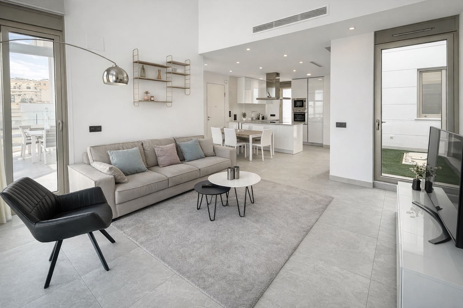 4 soveværelse Villa til salg i Villamartin med swimmingpool - € 595.000 (Ref: 9592227)