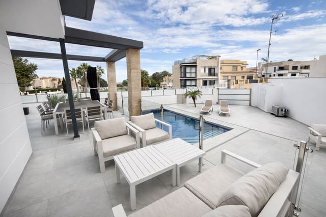 4 soveværelse Villa til salg i Villamartin, Orihuela med swimmingpool - € 595.000 (Ref: 9592227)