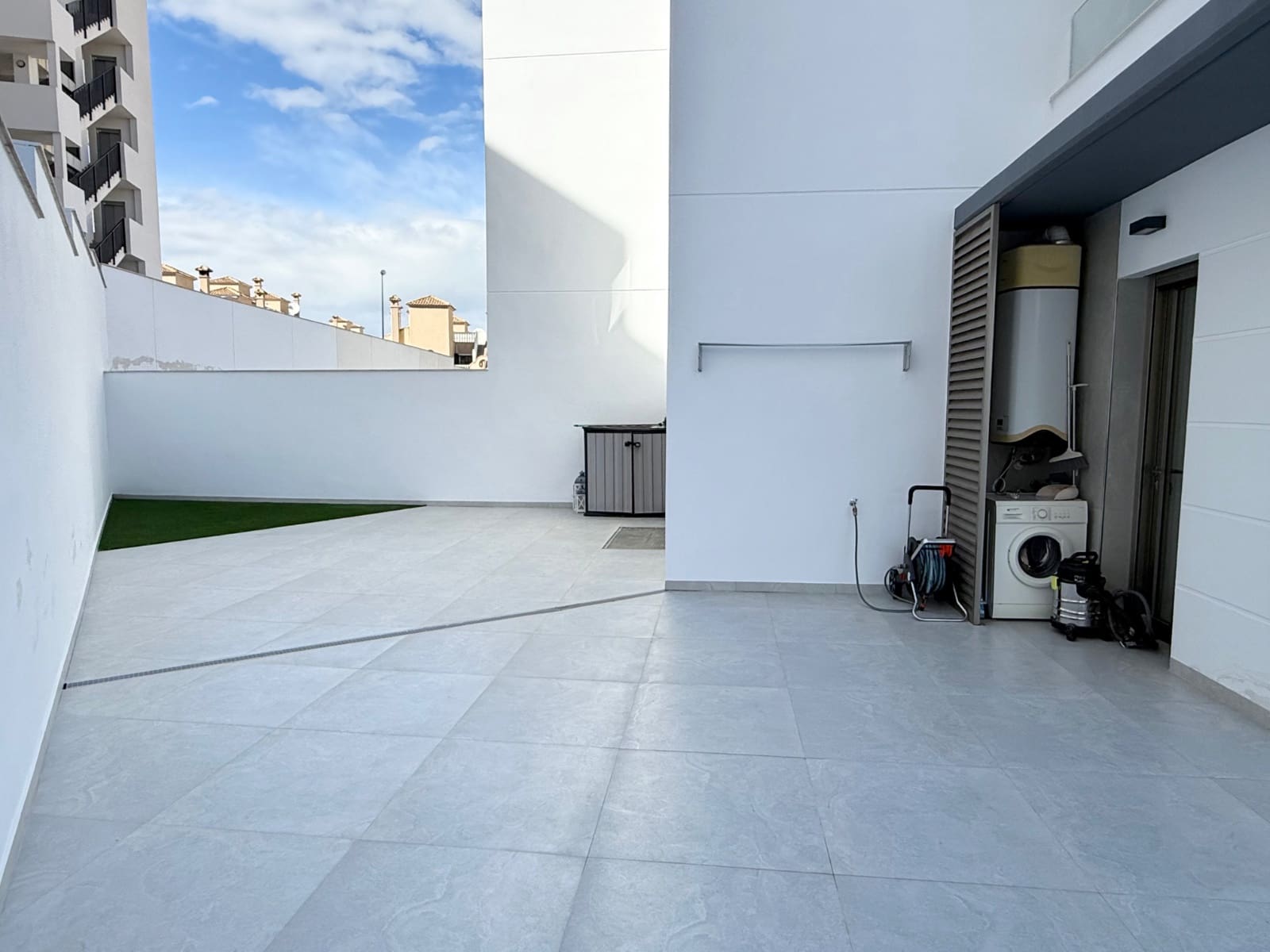 4 soveværelse Villa til salg i Villamartin med swimmingpool - € 595.000 (Ref: 9592227)