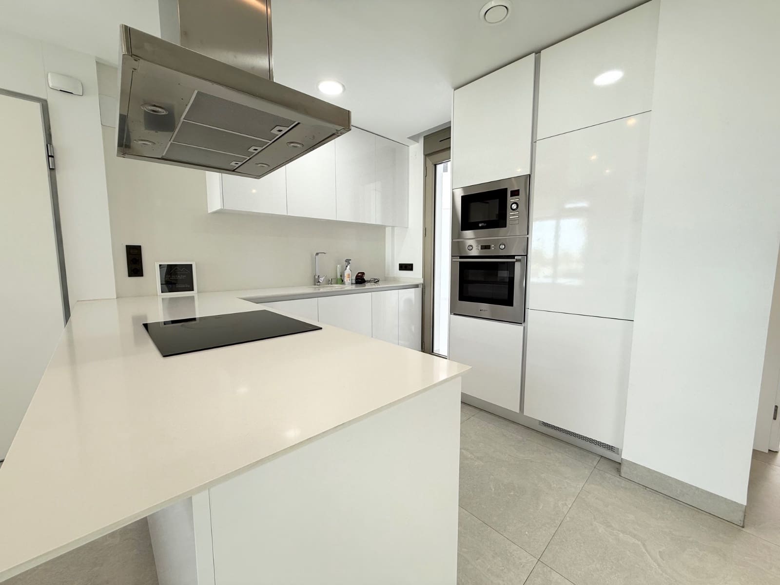 4 soveværelse Villa til salg i Villamartin med swimmingpool - € 595.000 (Ref: 9592227)