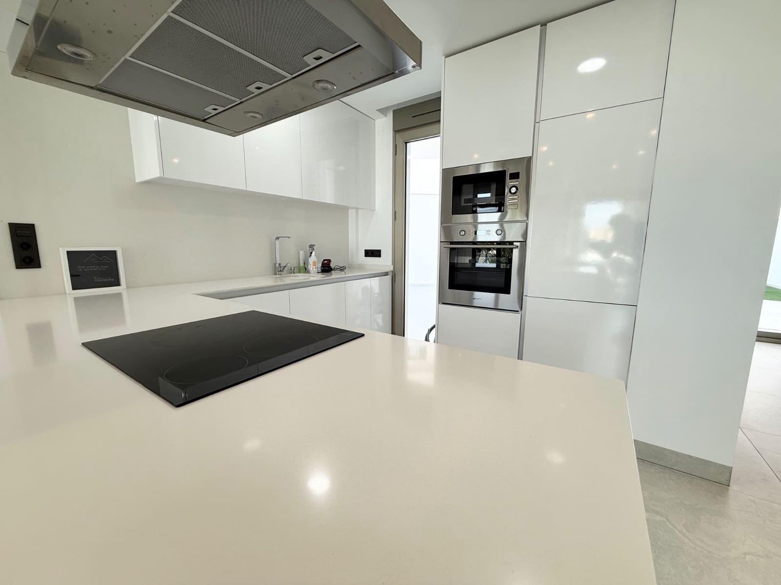 4 soveværelse Villa til salg i Villamartin med swimmingpool - € 595.000 (Ref: 9592227)